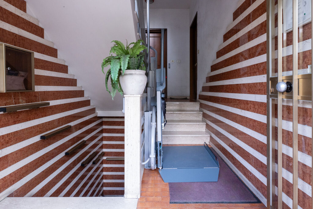 Pedana curvilinea per interno